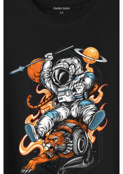 Aslan Üstünde Mızraklı Savaşçı Astronot Uzay Baskılı Tişört Unisex T-Shirt fiyatları