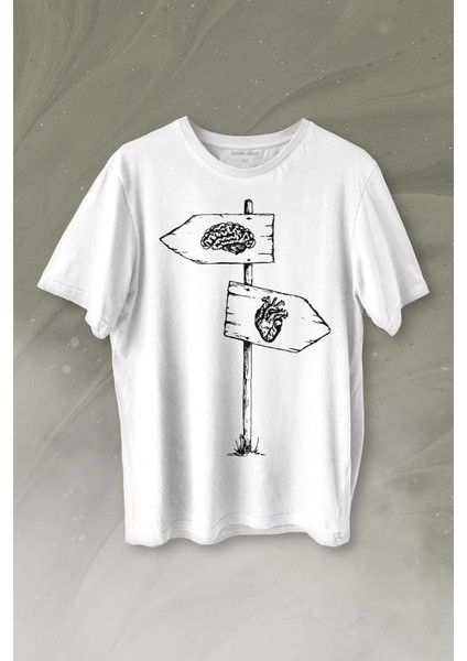 Asılan Kalp ve Beyin Aşk Akıl Mantık Ters Yön Baskılı Tişört T-Shirt Beyaz