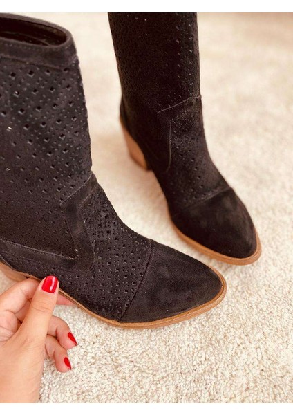 Siyah Süet Bot fırsatları