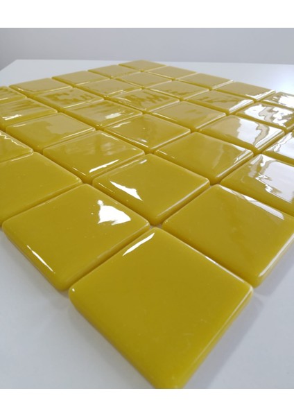Mutfak tezgah arası ve yaşam alanlarının tüm yüzeyleri için Sarı Cam Mozaik. Cam ölçüsü: 50x50 cm. File ölçüsü: 31.5x31.5 cm. ( 1 Koli = 10 File Karo = 1 m2 fiyatıdır )