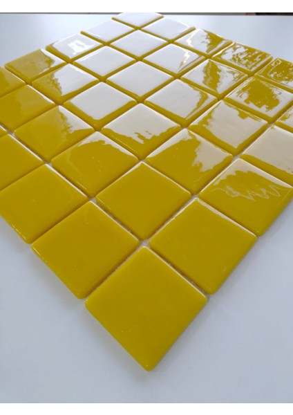 Mutfak tezgah arası ve yaşam alanlarının tüm yüzeyleri için Sarı Cam Mozaik. Cam ölçüsü: 50x50 cm. File ölçüsü: 31.5x31.5 cm. ( 1 Koli = 10 File Karo = 1 m2 fiyatıdır )