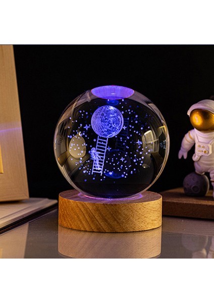 Kişiye Özel Işıklı Ahşap Kaideli Aya Çıkan Astronot Cam Küre 8cm*6cm