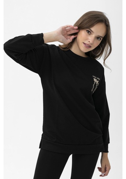 Kadın Sırt Baskı Detaylı Yan Yırtmaçlı Oversize Sweatshirt fiyatları