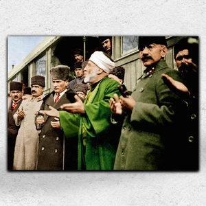 İyi Olsun Dua Eden Atatürk  Kanvas Tablo