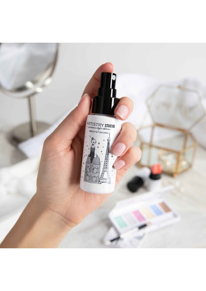 Makyaj Sabitleştirici Sprey Artistry Studio™ Parisian Style Edition