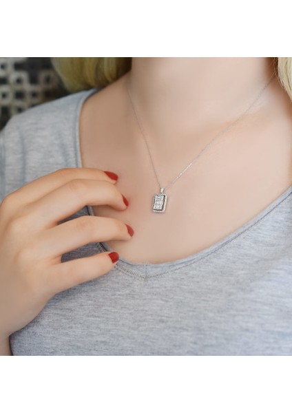 Modern Tasarım 0.55 Ct Baget Kare Tektaş Kolye