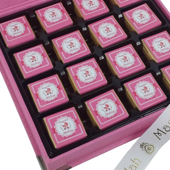 Hankutu İsimli Sargılı Pelit Bebek ÇikolatasıKız (Ahşap