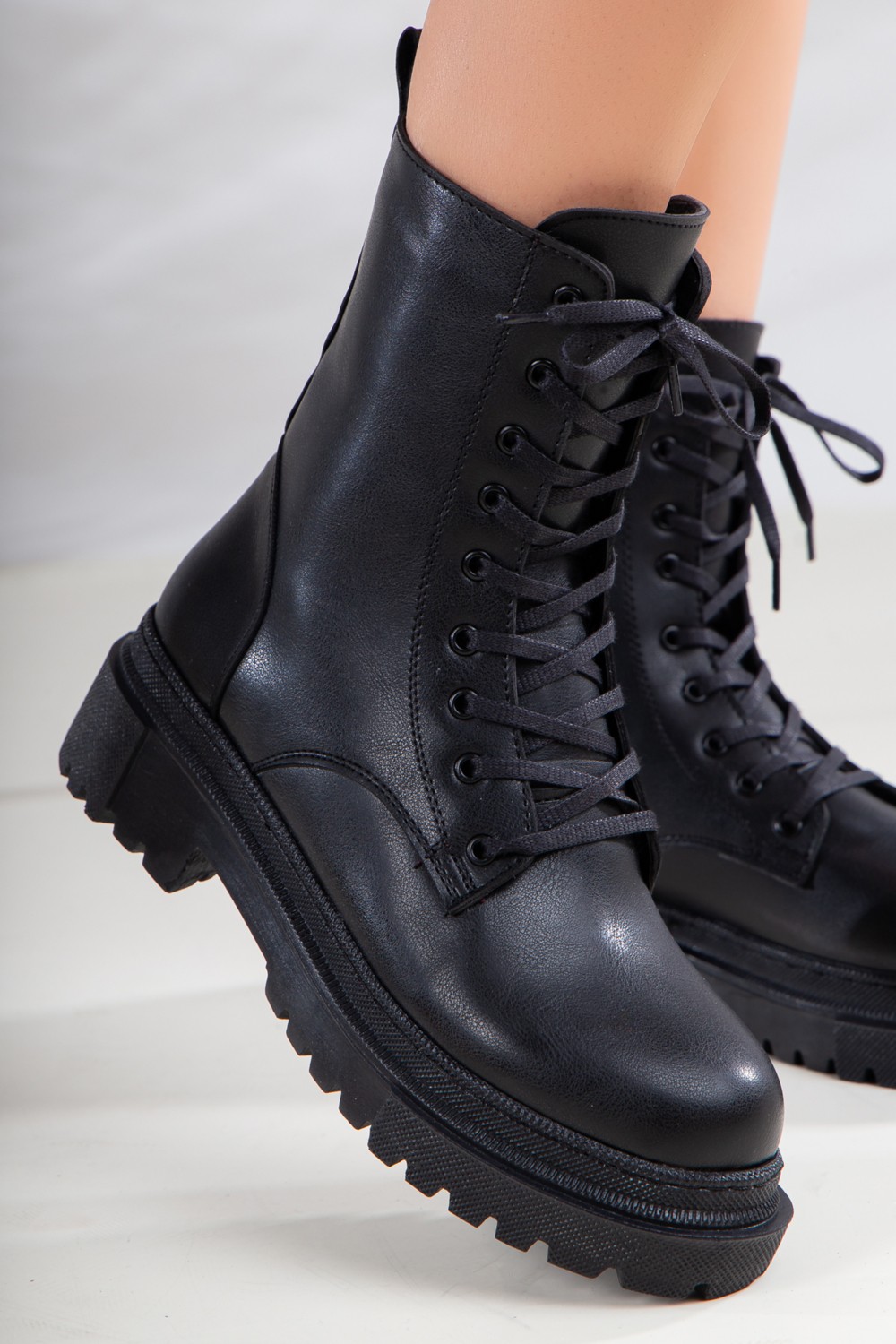 Daxtors D0999 Kadın Ortopedik Bootie Siyah Dış Materyal ile Şık Görünüm Sunan Model