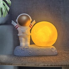 Keyfim Shop Kişiye Özel Dekoratif Astronot Ay Işığı Gece Lambası
