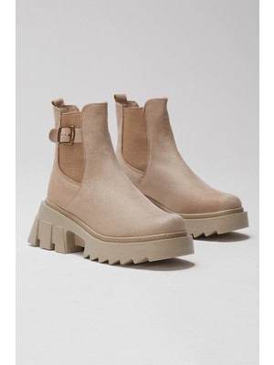 Tonny Black Kadın Lastikli Tokalı Krem Süet Bot Rahat Kalıp ile Şık Görünüm Sunar