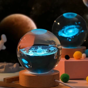 Keyfim Shop Işıklı Ahşap Kaideli  Samanyolu Temalı Cam Küre 8cm*6cm