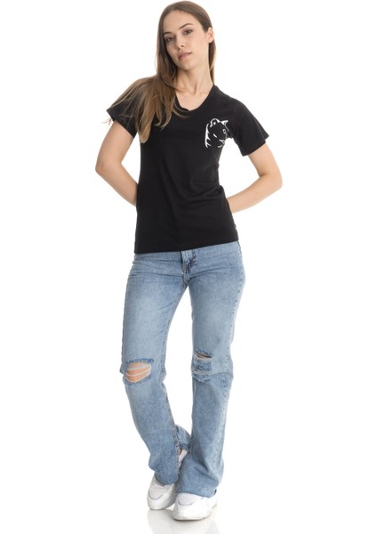 V Yaka Logo Sol Göğüs Baskılı Siyah Kadın Tişört