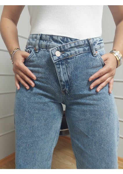 Çapraz Kemerli Kot Pantolon