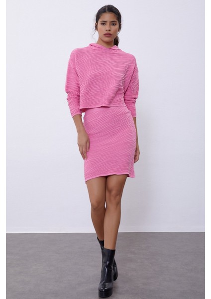 Pembe Kapüşonlu Kabartma Desenli Mini Etek Triko Takım SWTK4515-16PE