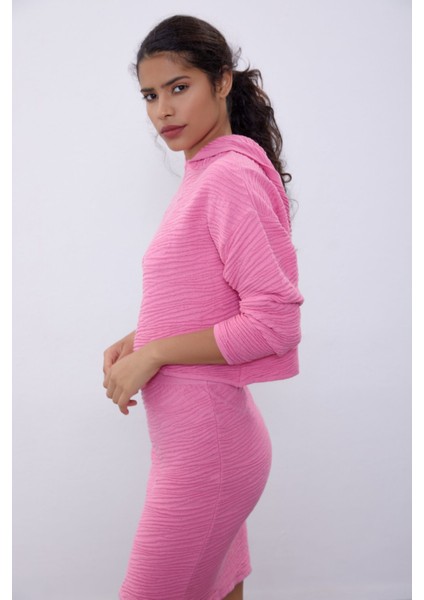 Pembe Kapüşonlu Kabartma Desenli Mini Etek Triko Takım SWTK4515-16PE