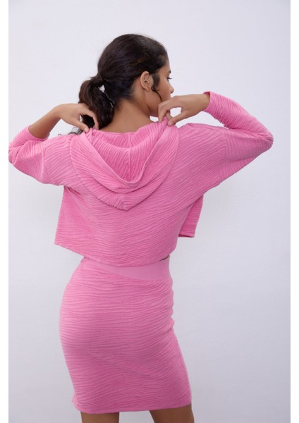 Pembe Kapüşonlu Kabartma Desenli Mini Etek Triko Takım SWTK4515-16PE