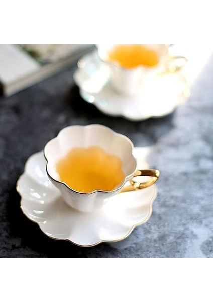 Kemik Çini Öğleden Sonra Çay Bardağı Yüksek Son Altın Boyalı Ingiliz Siyah Çay Kahve Fincanları ve Tabaklar Set 180ML Seramik Espresso Bardaklar | Çay Bardakları
