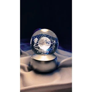 Satürn Temalı Işıklı 3D LED Işıklı Cam Küre