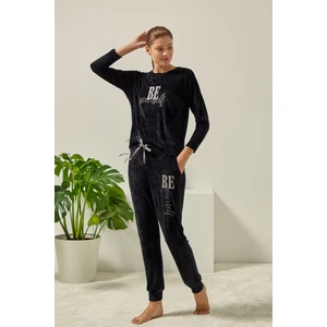 7367 Kadin Kişlik Kadife Pijama Takim