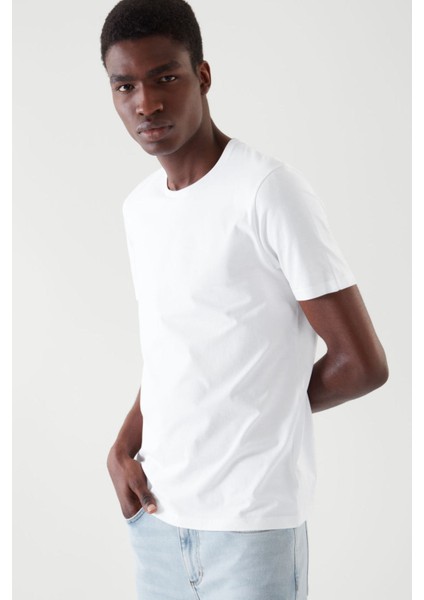 Beyaz Basic Erkek Slim Fit %100 Pamuklu Kısa Kollu Bisiklet Yaka T-Shirt