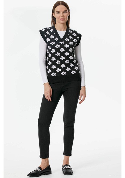 V Yaka Çiçek Motifli Triko Süveter - Siyah
