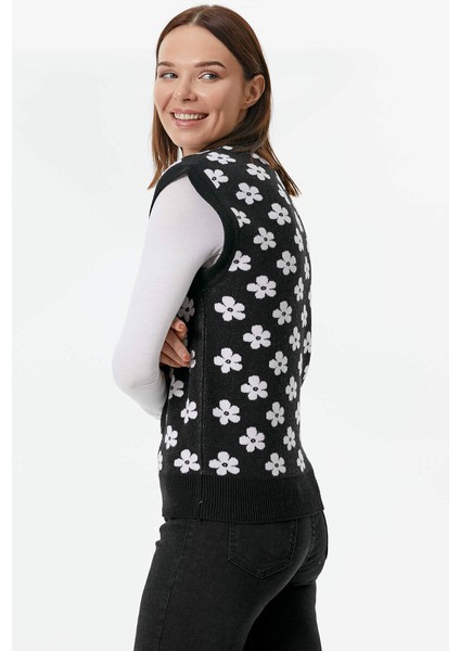 V Yaka Çiçek Motifli Triko Süveter - Siyah fırsatları