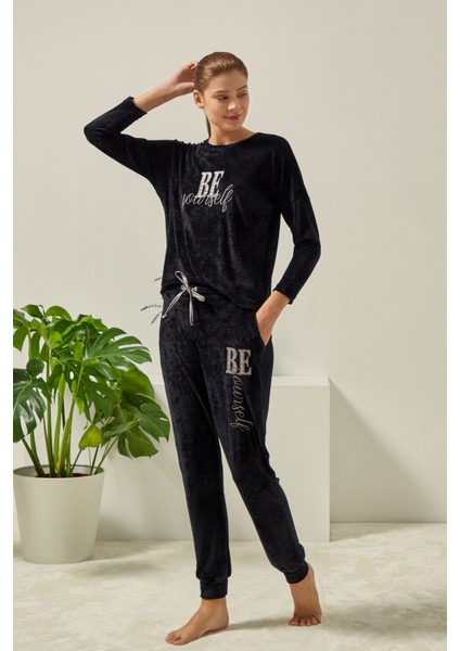 7367 Kadin Kişlik Kadife Pijama Takim