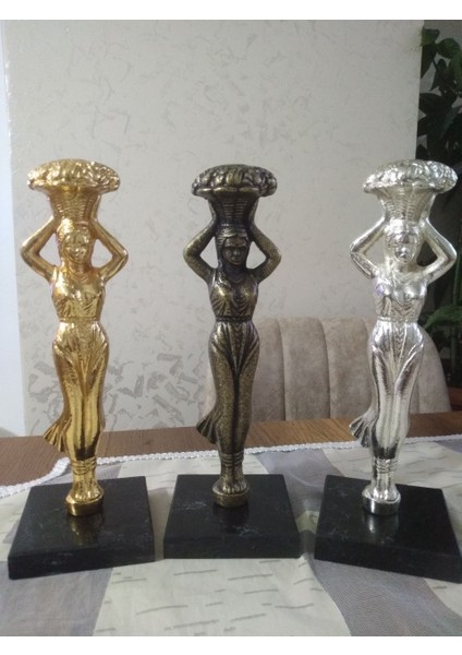 Meyve Sepeti Taşıyan Kız fiyatları
