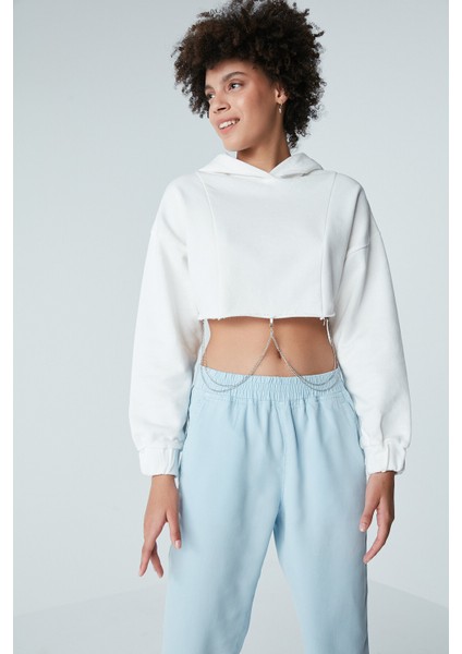 Kırık Beyaz Crop Chain Detailed Sweatshirt fiyatları