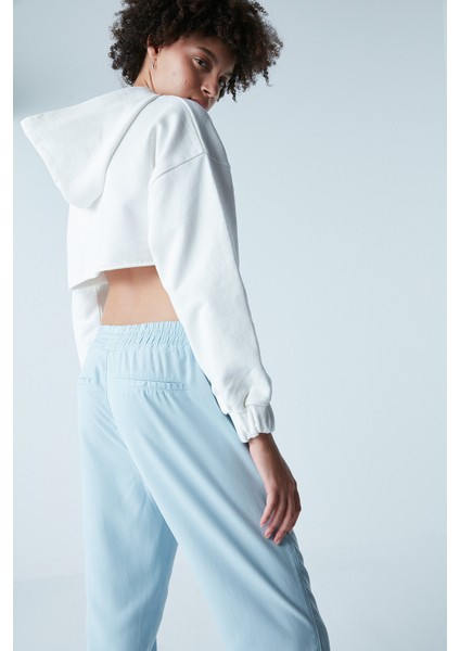 Kırık Beyaz Crop Chain Detailed Sweatshirt indirimleri