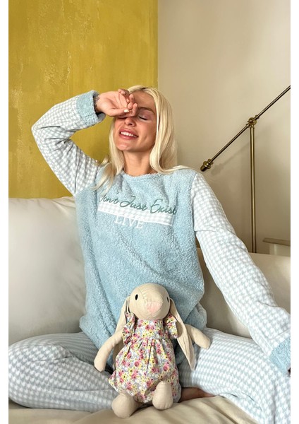 Yeşil Live Desenli Kadın Peluş Pijama Takımı fiyatları