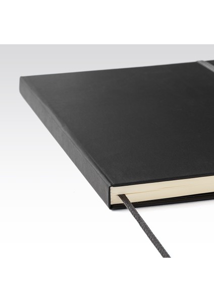 : Ispira Sert Kapak Dikişli Noktalı Defter : Siyah : A5 (96 Yaprak - 85 Gr)