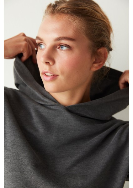 Koyu Gri Uzun Kollu Kapüşonlu Termal Sweatshirt