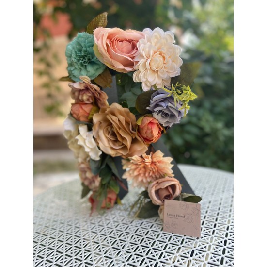 Laura Floral Harf Kutu Çiçek Arajmanı R Harfi Fiyatı