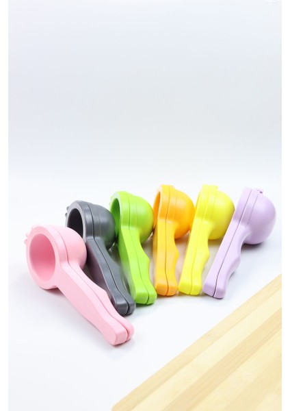 Pratik Plastik Limon Sıkacağı