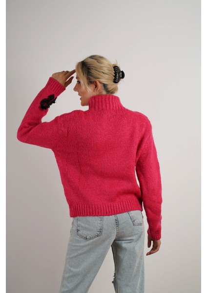 Kadın Boğazlı ve Pul Detaylı Kazak Fuşya fiyatları