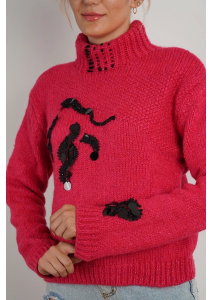 Kadın Boğazlı ve Pul Detaylı Kazak Fuşya modelleri