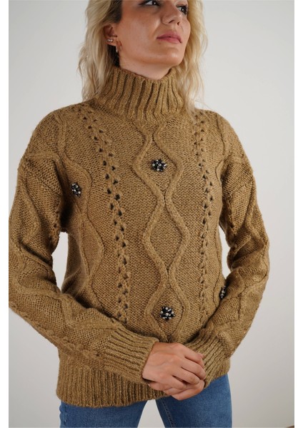 Kadın Baklava Desen Kabartmalı ve Taşlı Çiçek Detaylı Kazak Açık Kahve fırsatları