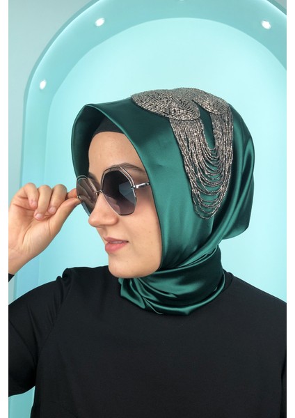 Anne Metalik Taşlı Yeşili Saten Kumaş Tesettür Pratik Hazır Düğün Abiye Eşarp
