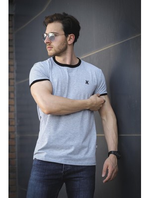 Oksit Riad Slim Fit Likralı Nakış Detaylı Kolu ve Yakası Biyeli Erkek Tshirt