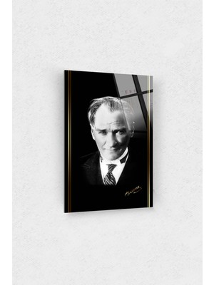 Assos Design Art Mustafa Kemal Atatürk Siyah - Beyaz Üniformalı Cam Tablo 10 Kasım Atatürk Tablo  Ofis Dekor