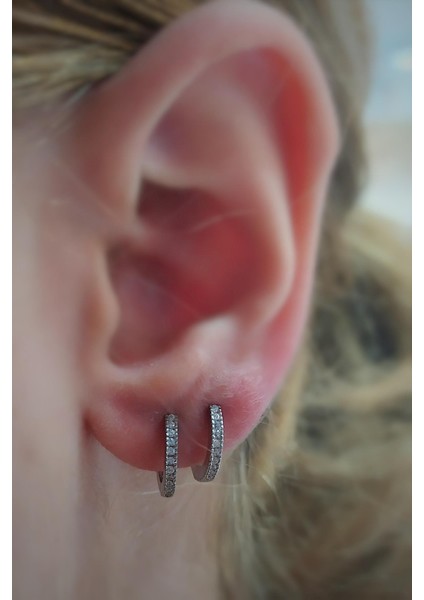 Gümüş 8 mm Ince Taşlı Bayan Halka Küpe NZ89D0