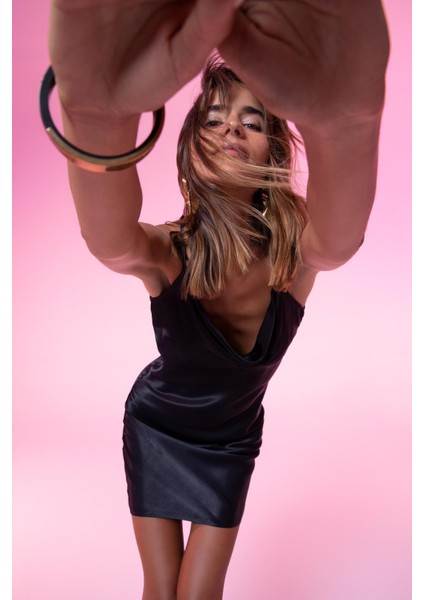 Regular Fit Degaje Sırtı Çapraz Detaylı İp Askılı Saten Mini Elbise X3624AZ22HS indirimleri