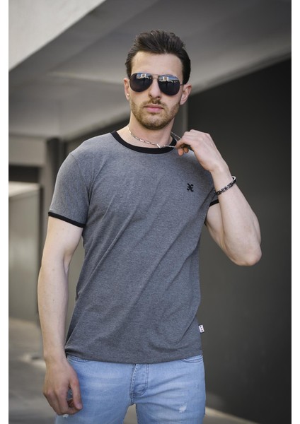 Riad Slim Fit Likralı Nakış Detaylı Kolu ve Yakası Biyeli Erkek Tshirt