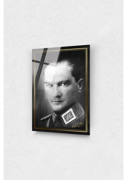 Mustafa Kemal Atatürk Siyah Beyaz Üniformalı Cam Tablo 10 Kasım Atatürk Tablo Ofis Dekor
