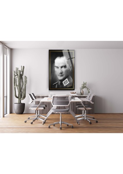 Mustafa Kemal Atatürk Siyah Beyaz Üniformalı Cam Tablo 10 Kasım Atatürk Tablo Ofis Dekor