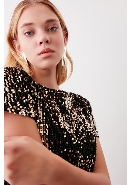 Pul Payetli Kısa Kol Bluz fırsatları