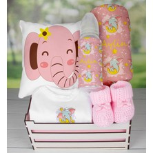 eJOYA Ahşap Sandıkta Kişiye Özel Zıbın Biberon Yastık Battaniye Ve Patik Bebek  Seti 109678