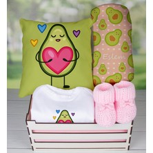 eJOYA Ahşap Sandıkta Kişiye Özel Zıbın Yastık Battaniye Ve Patik Bebek  Seti 109637