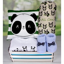 eJOYA Ahşap Sandıkta Kişiye Özel Zıbın Yastık Battaniye Ve Patik Bebek  Seti 109644